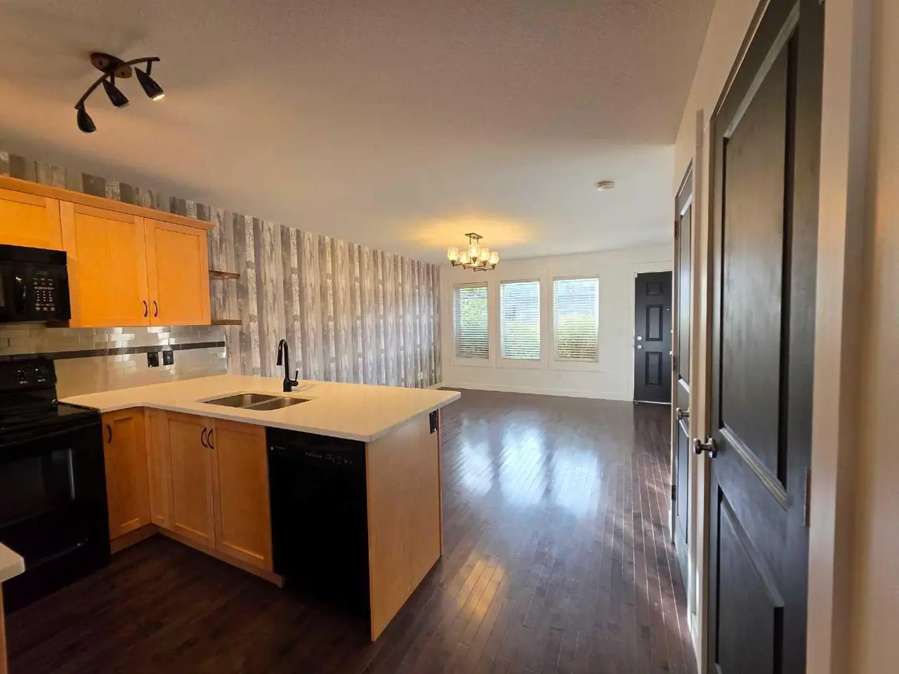 153 Rainbow Falls Manor W
