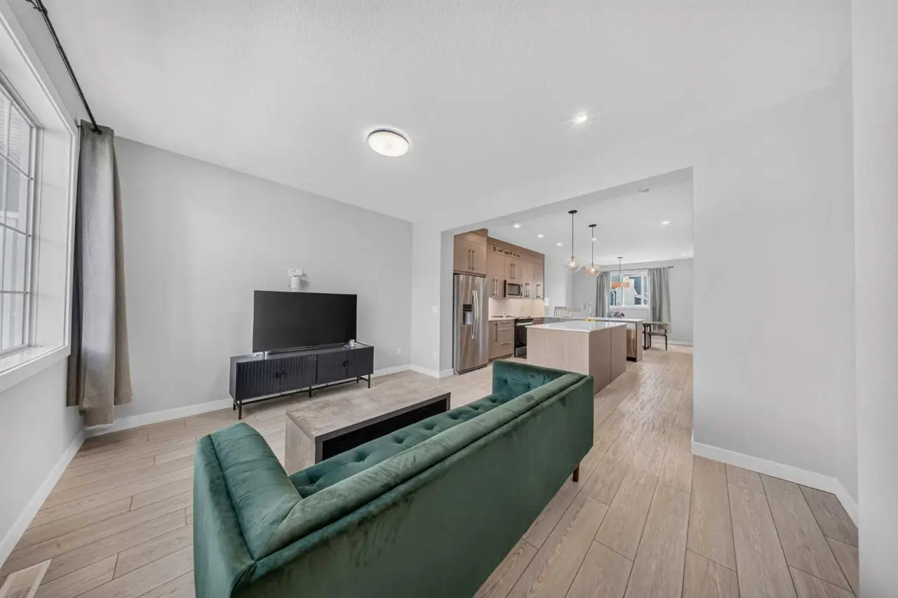1044 West Lakeview Drive 