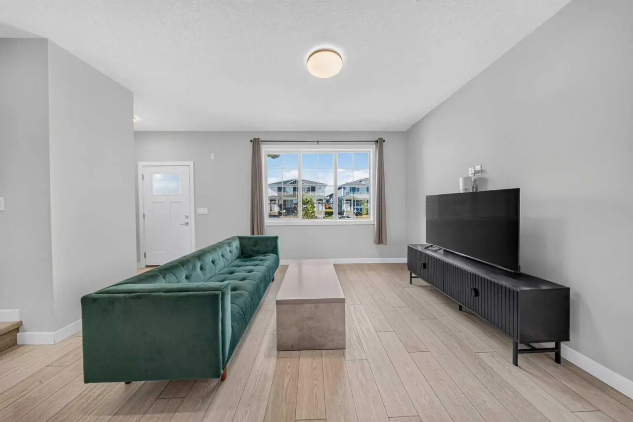1044 West Lakeview Drive 