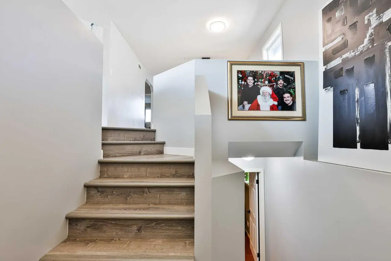 45 Mt Sundance Road W