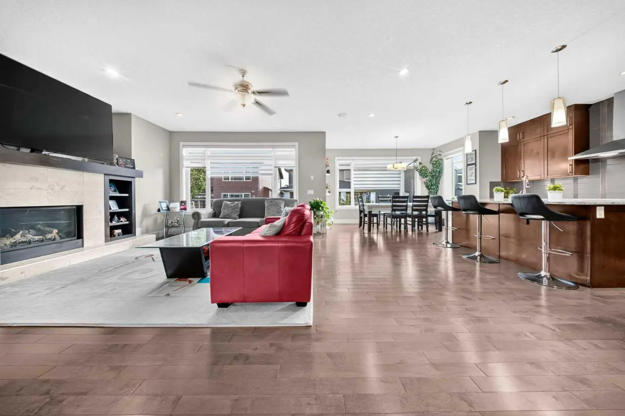 160 Kinniburgh Circle 