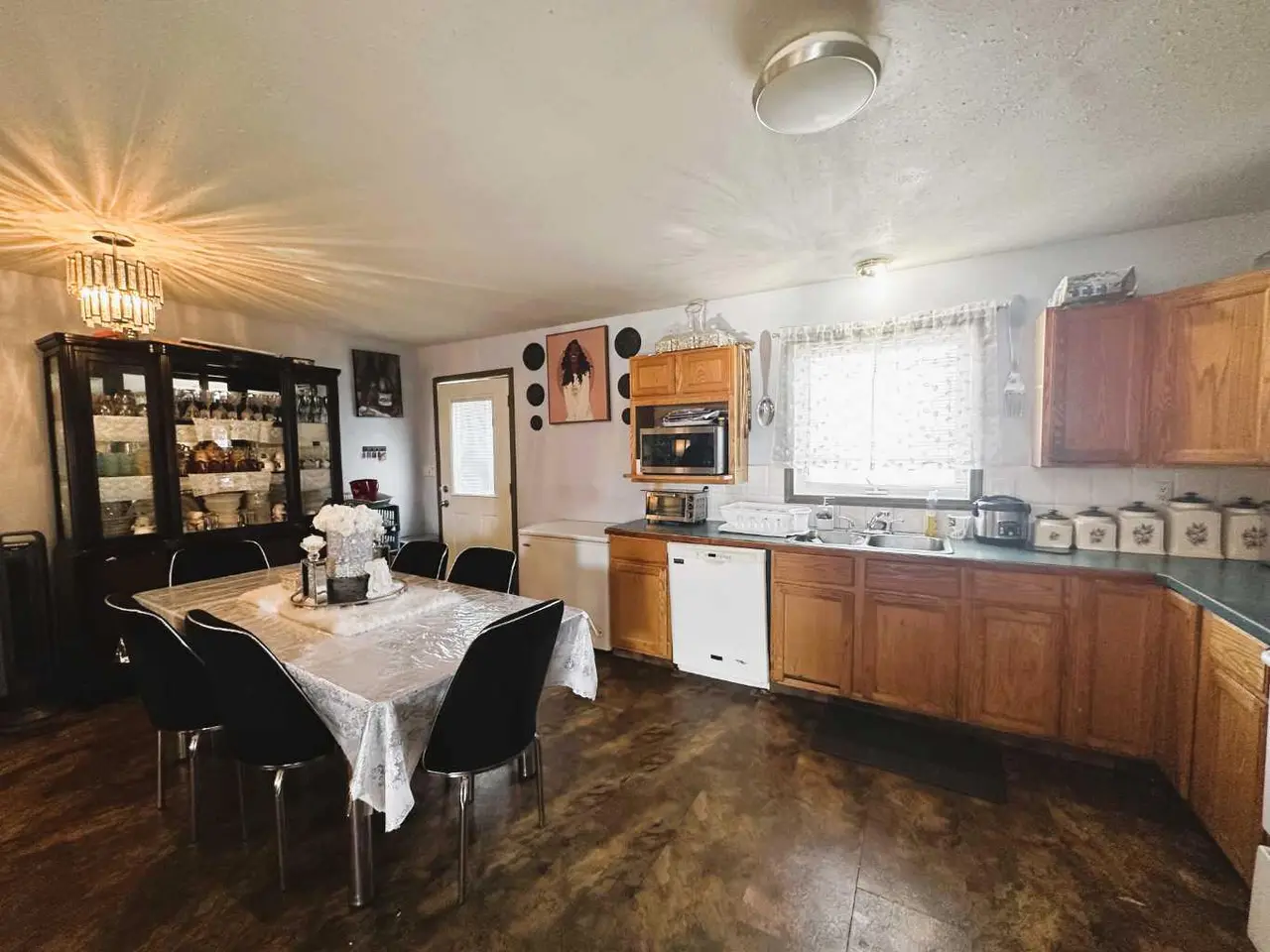 200 Upland Boulevard W