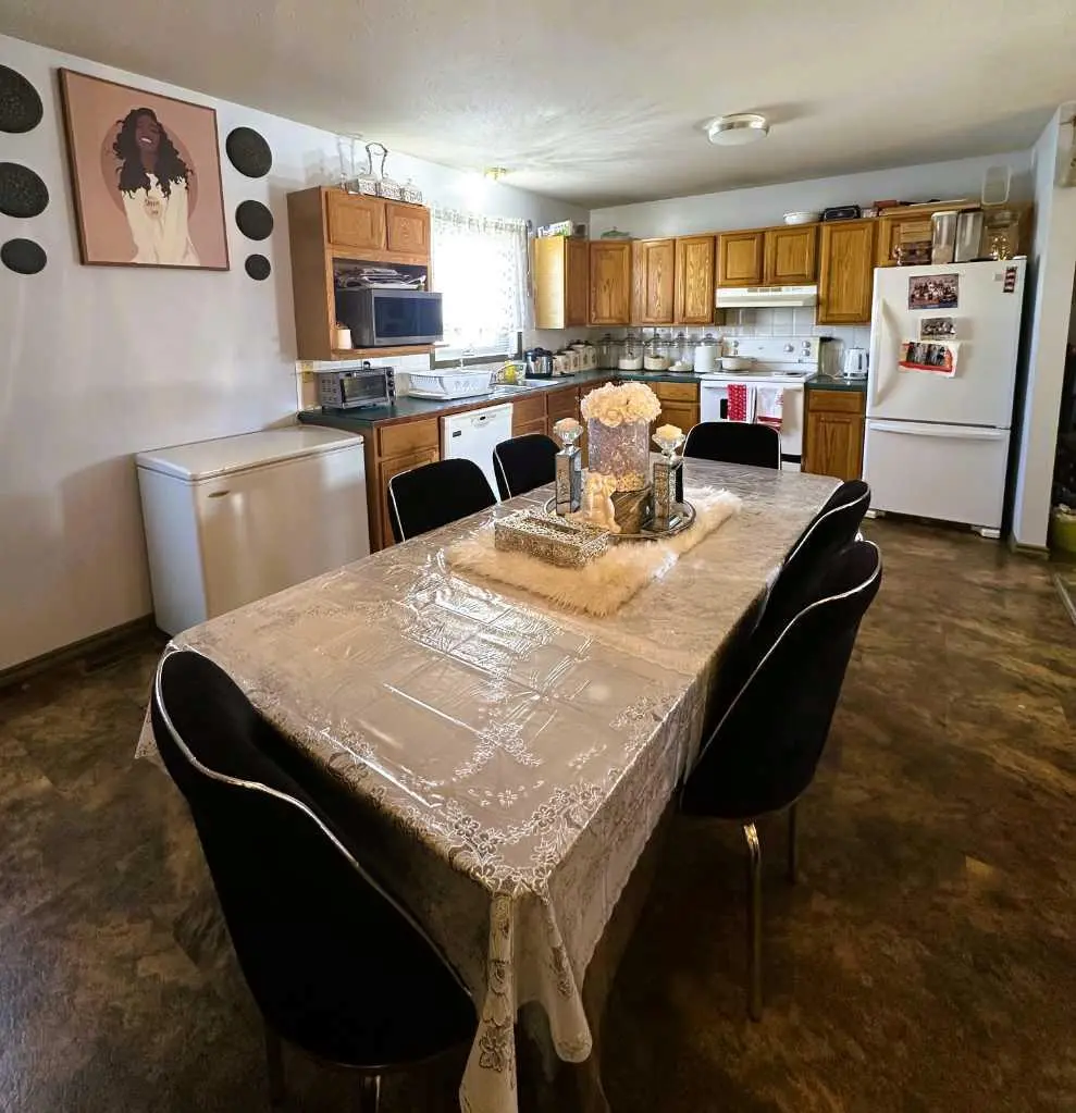 200 Upland Boulevard W