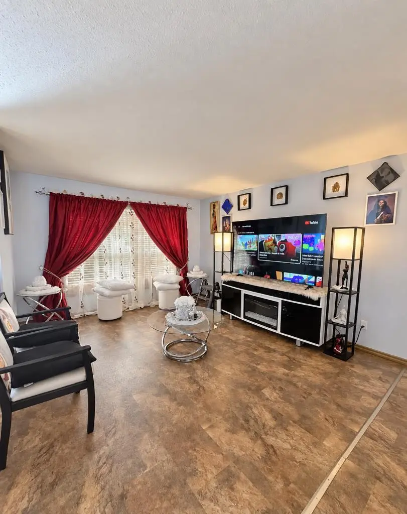 200 Upland Boulevard W