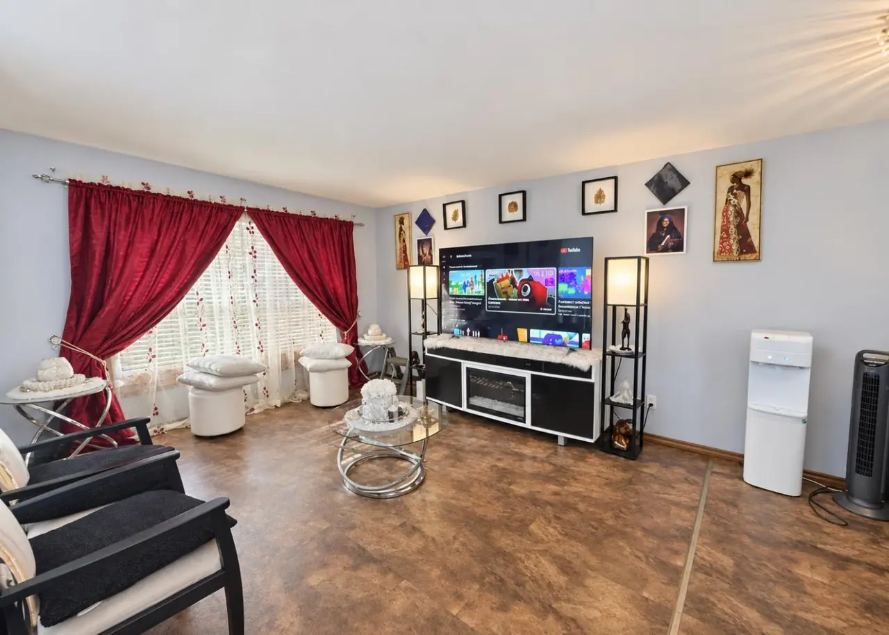 200 Upland Boulevard W
