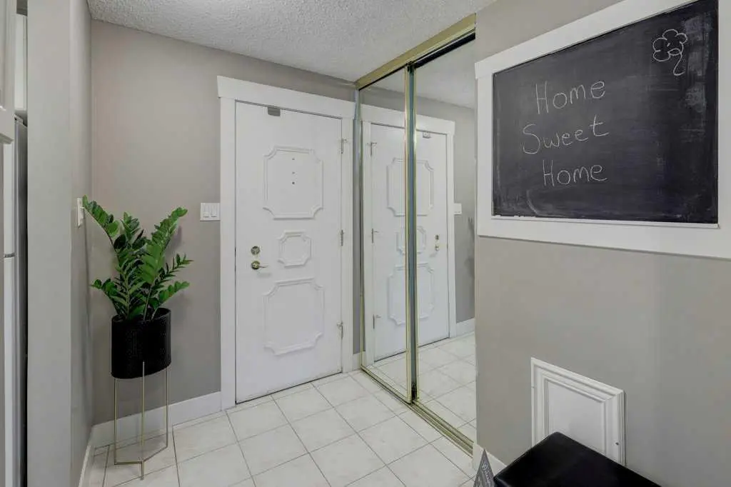 1405, 201 Braeglen Close SW