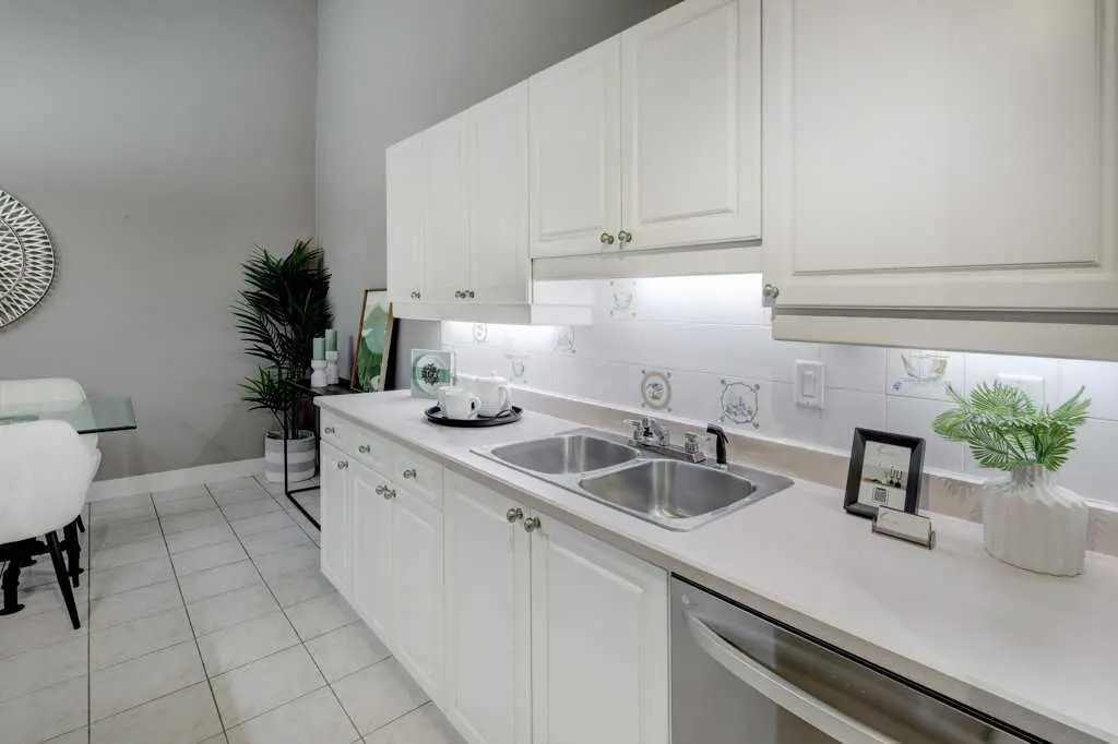 1405, 201 Braeglen Close SW