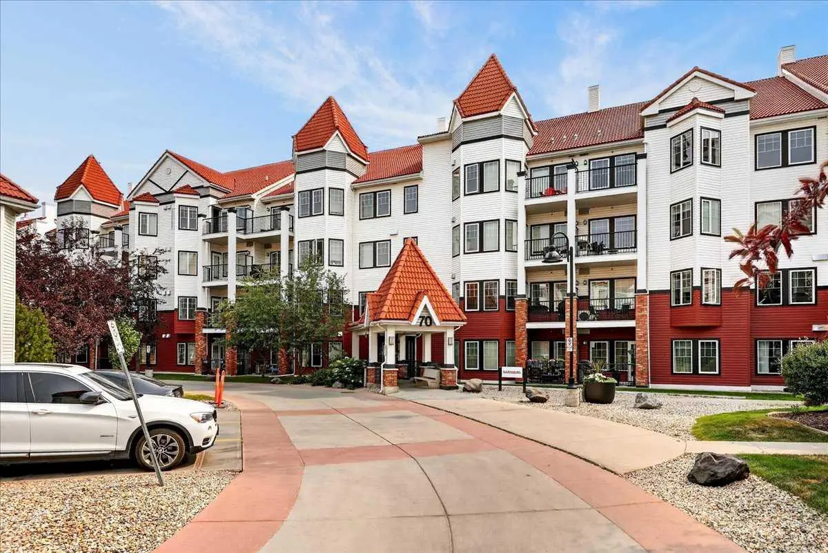 303, 70 Royal Oak Plaza NW