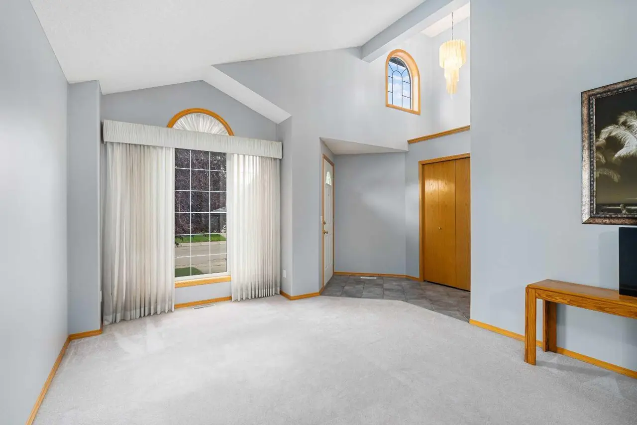 83 Silver Creek Boulevard NW