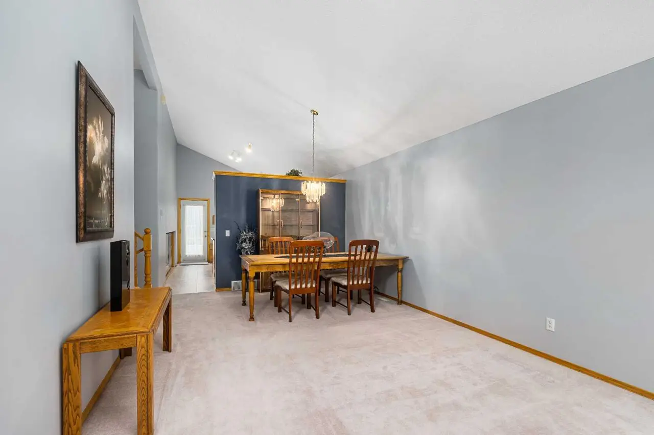 83 Silver Creek Boulevard NW
