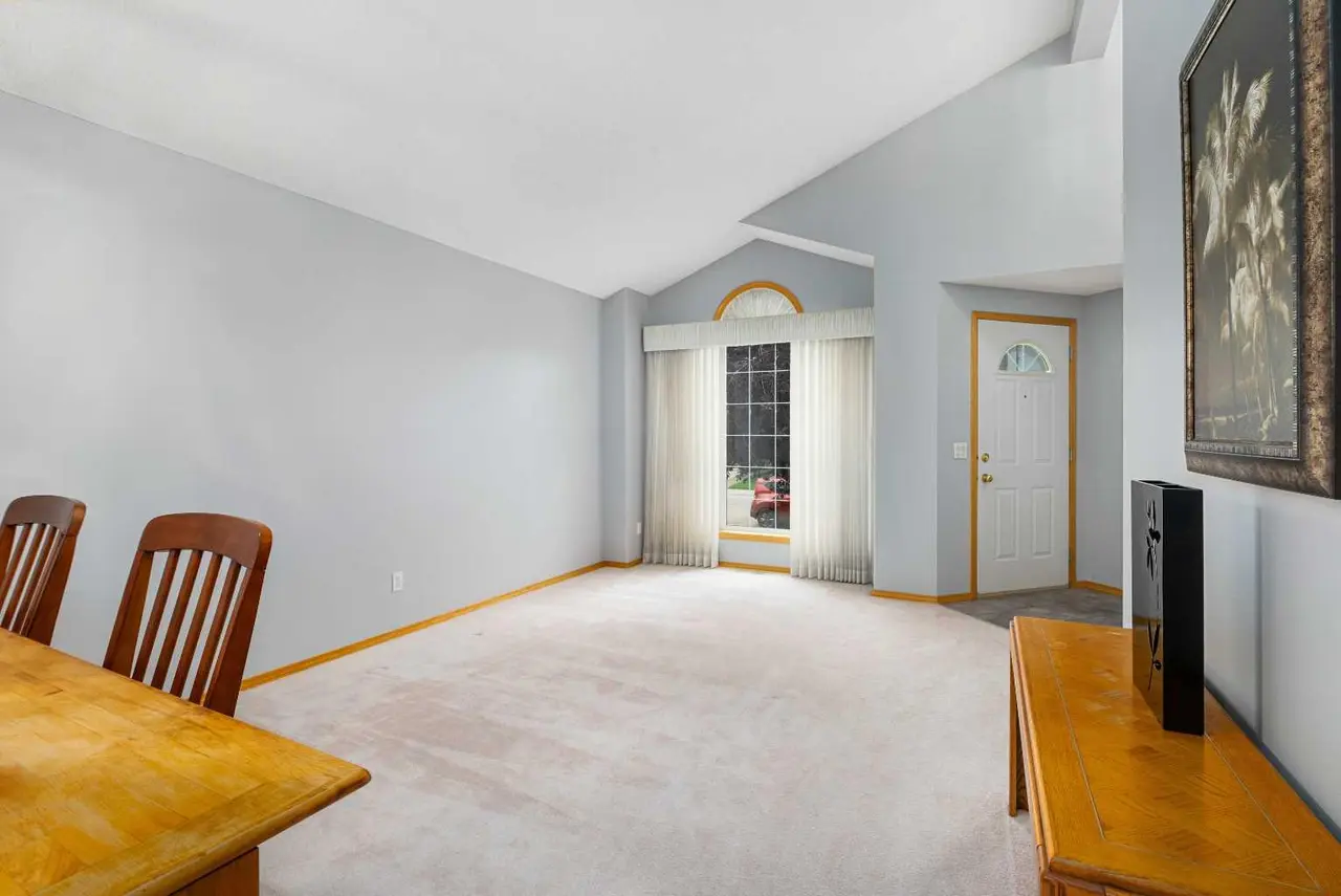 83 Silver Creek Boulevard NW