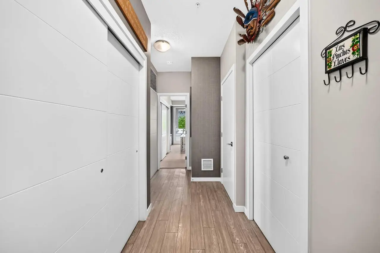 201, 122 Mahogany Centre SE