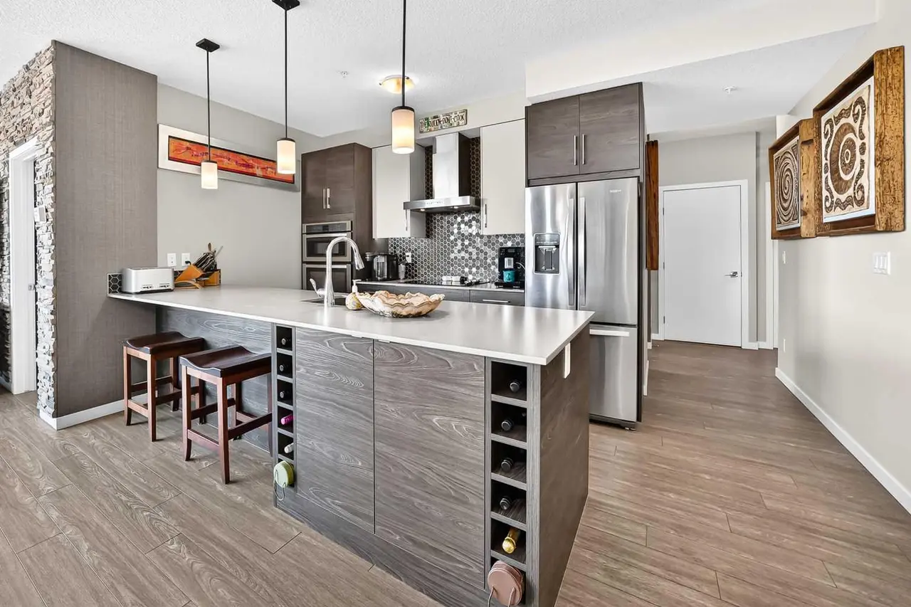 201, 122 Mahogany Centre SE