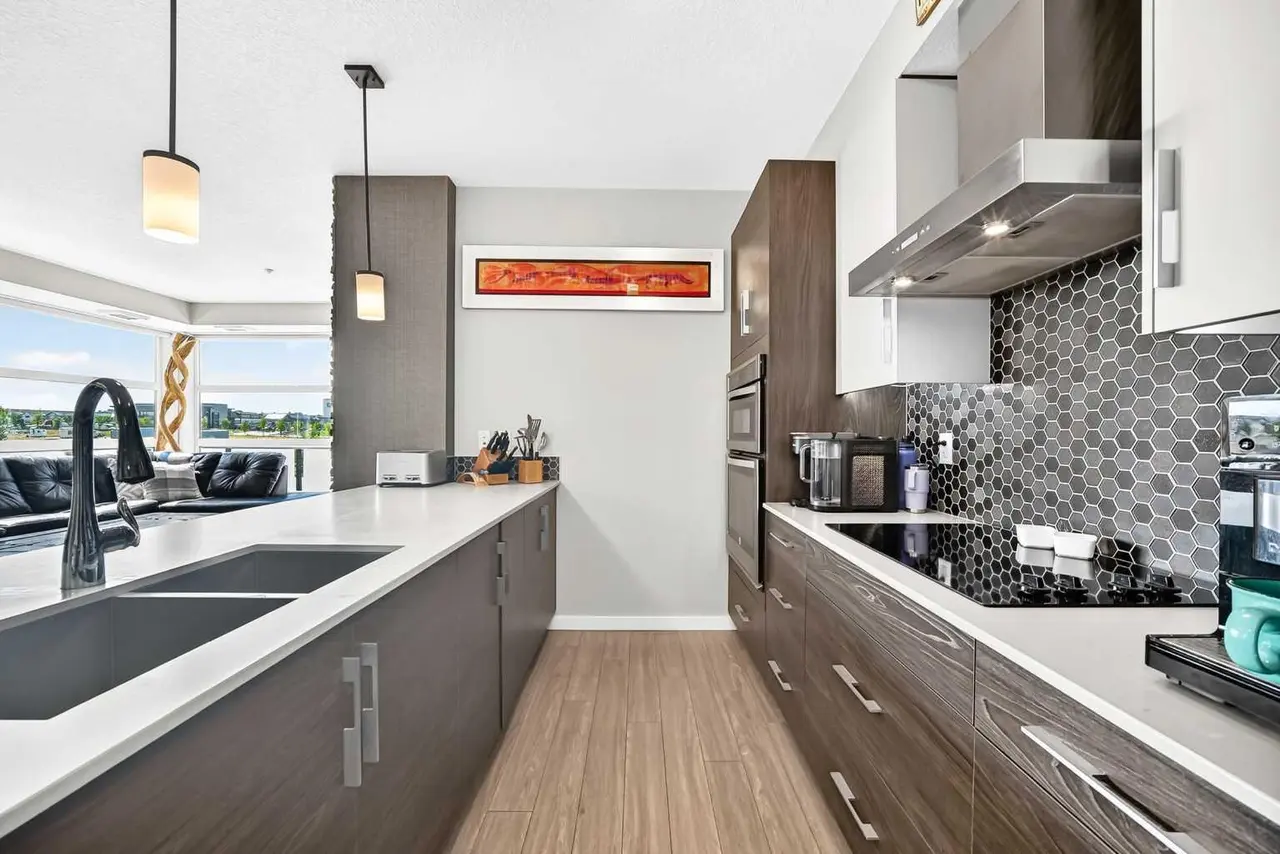 201, 122 Mahogany Centre SE
