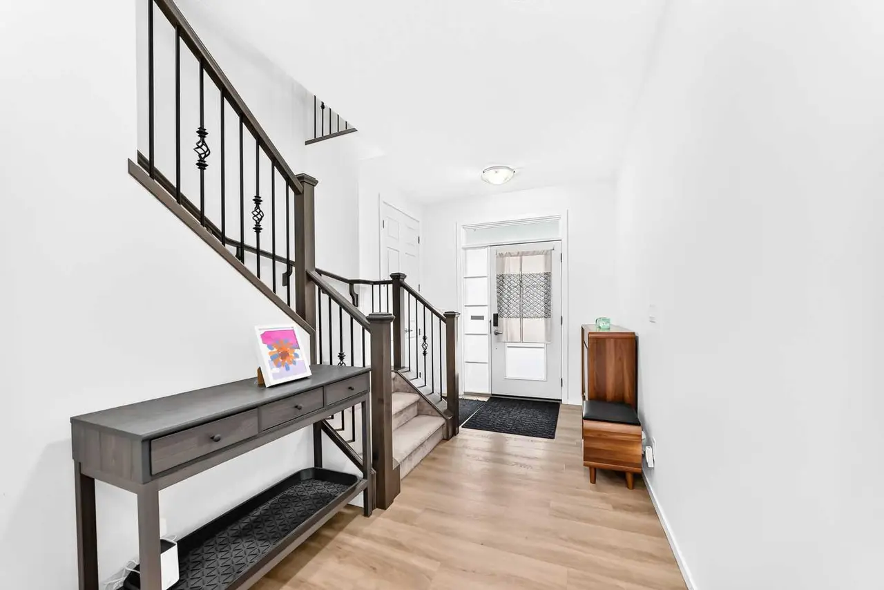 149 Carrington Crescent NW