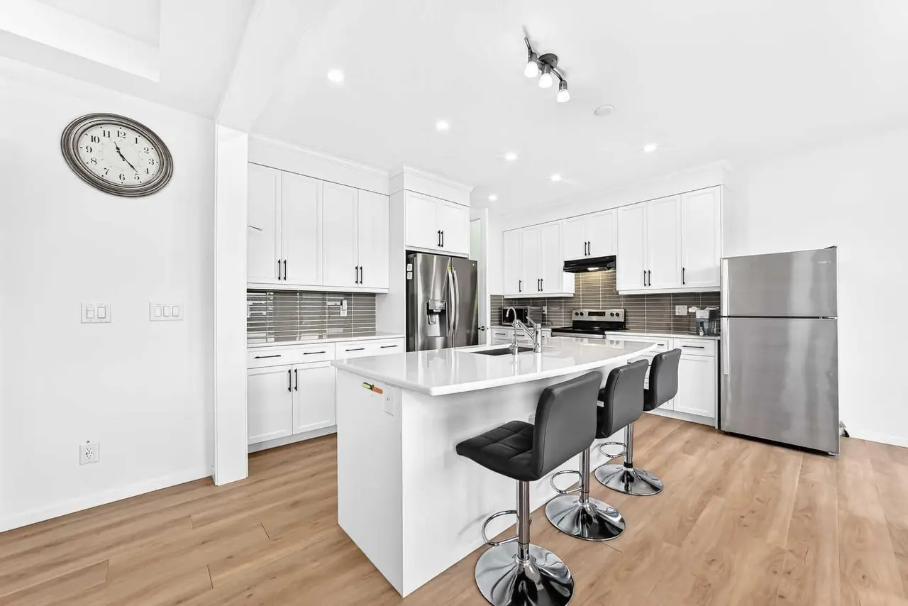 149 Carrington Crescent NW