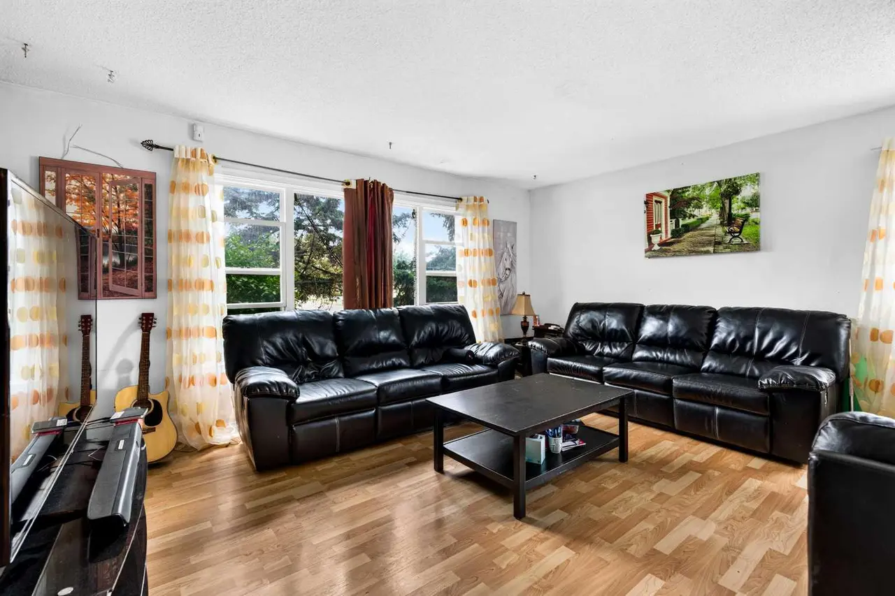 53 Queen Isabella Close SE