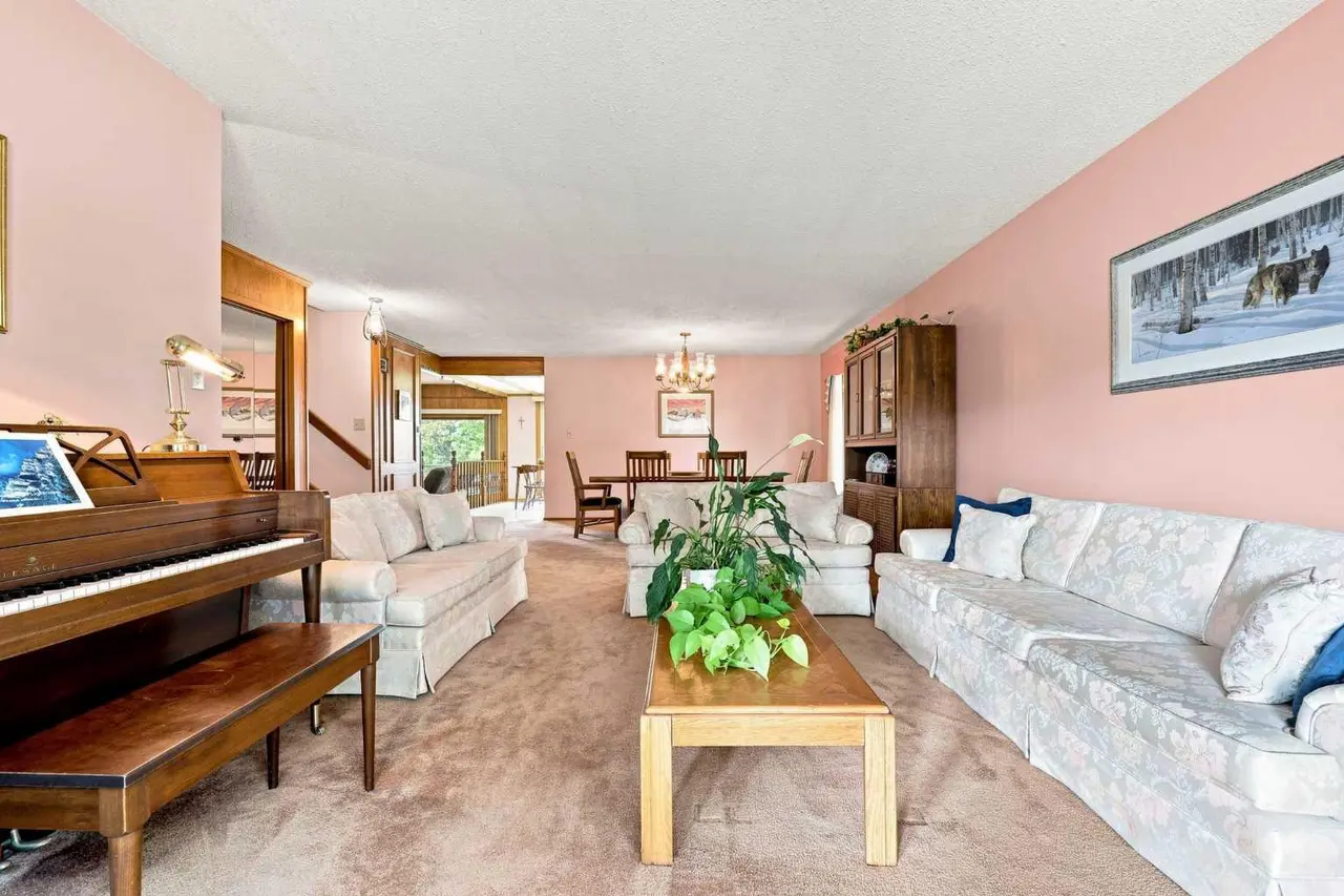 1148 Edgemont Road NW