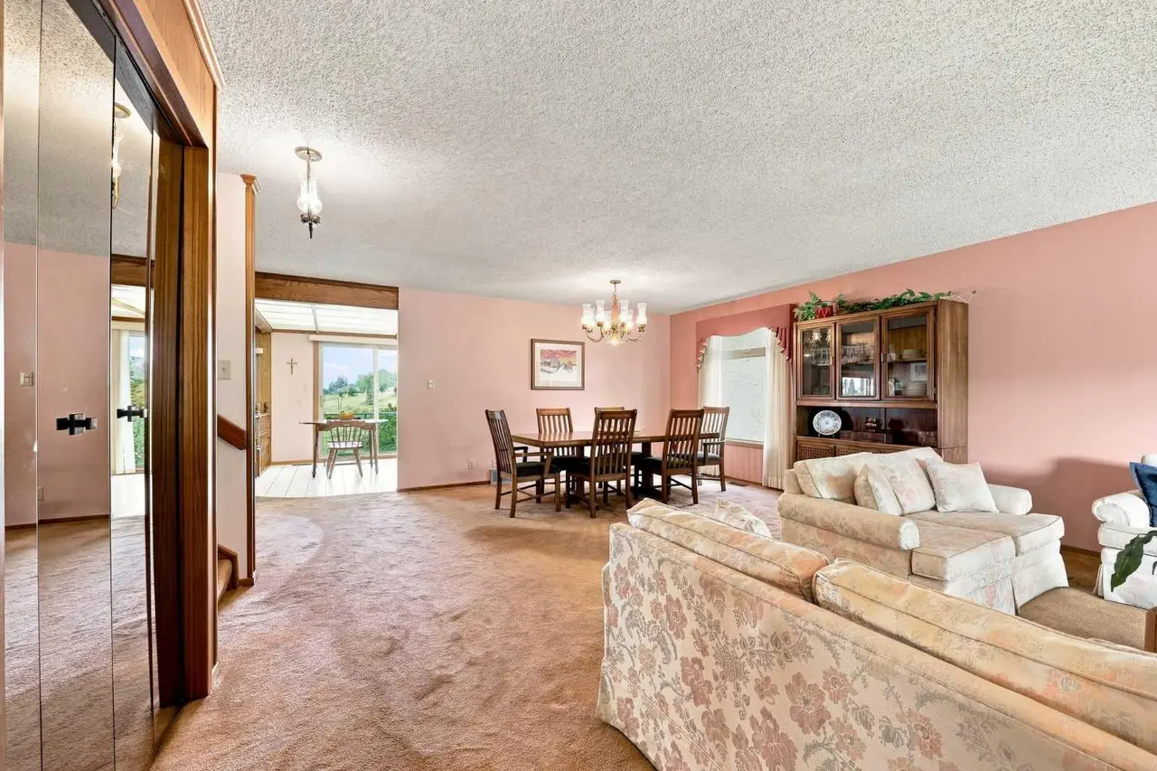 1148 Edgemont Road NW