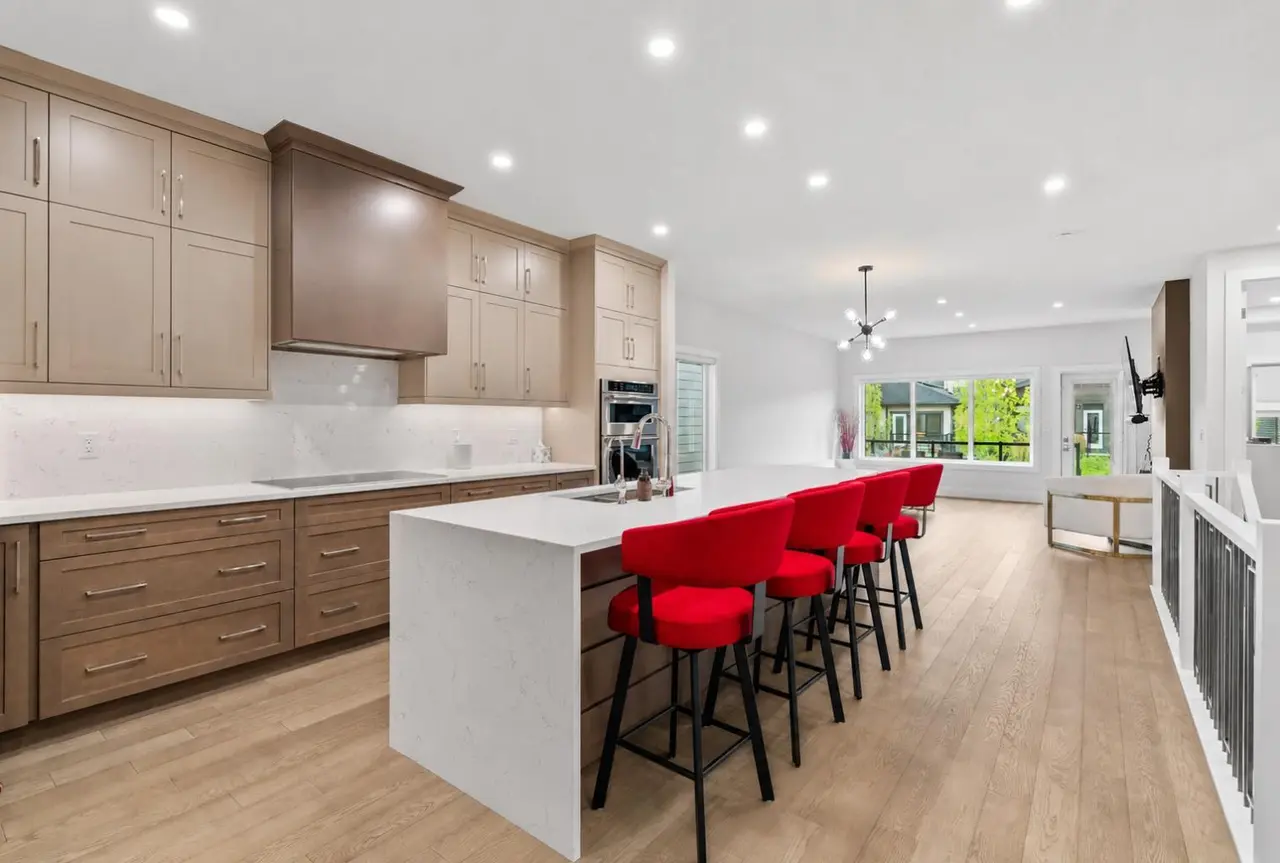 220 Marina Cove SE