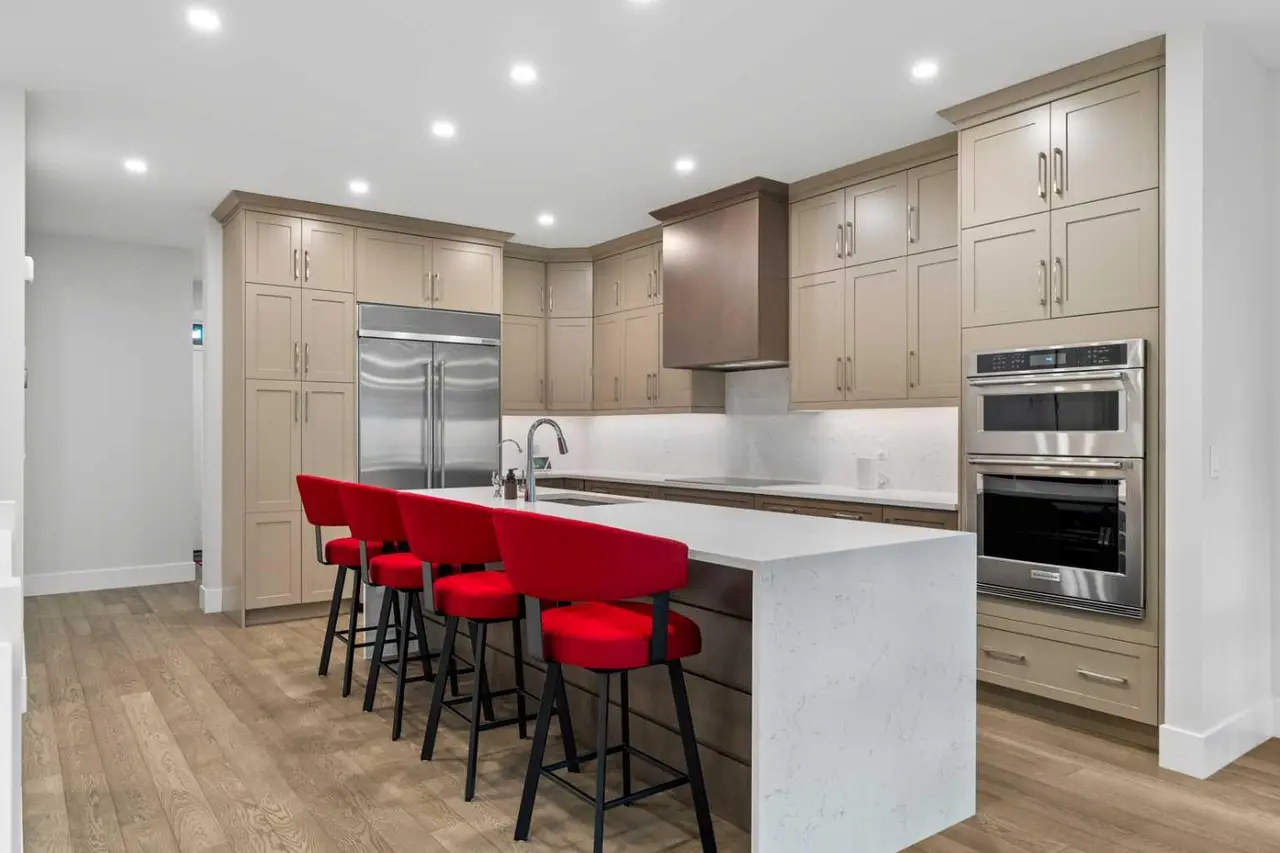 220 Marina Cove SE