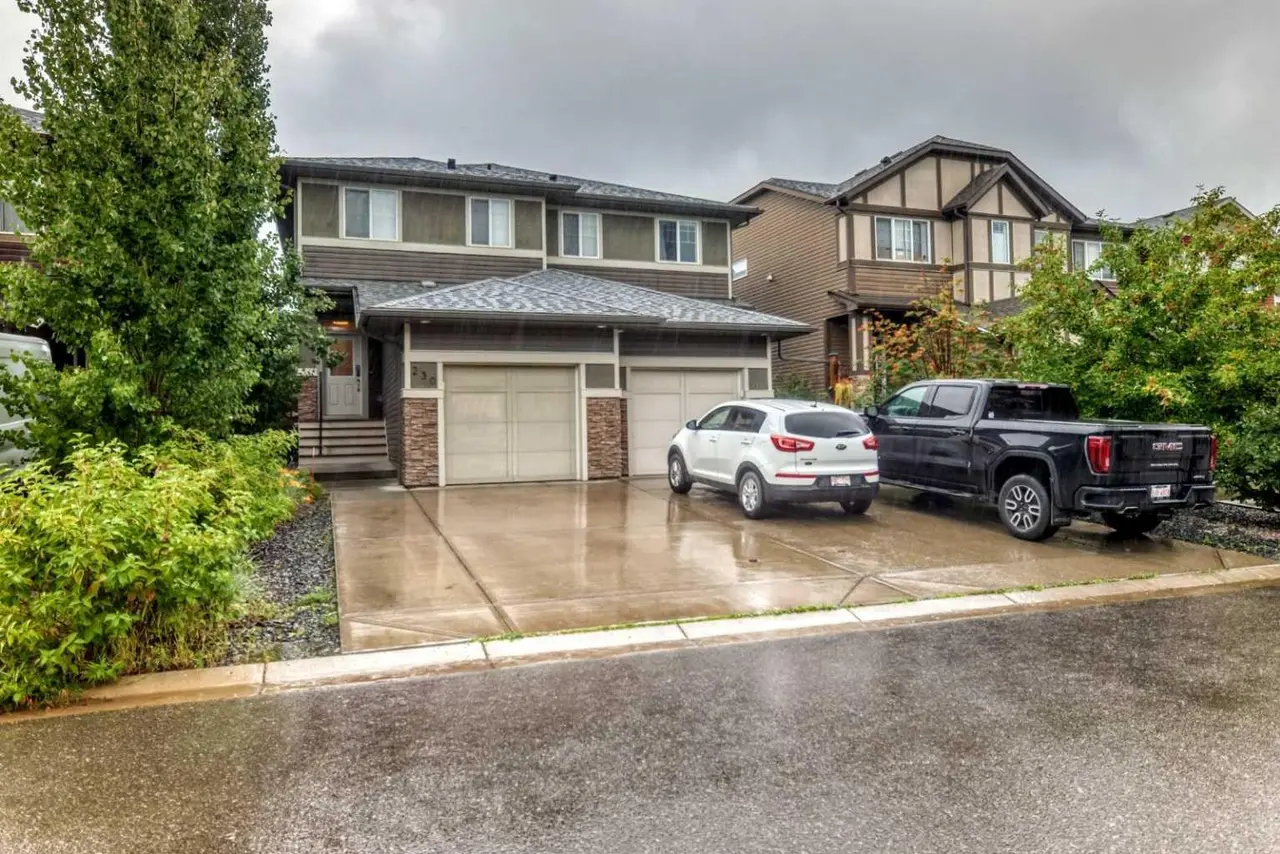 230 Legacy Mews SE