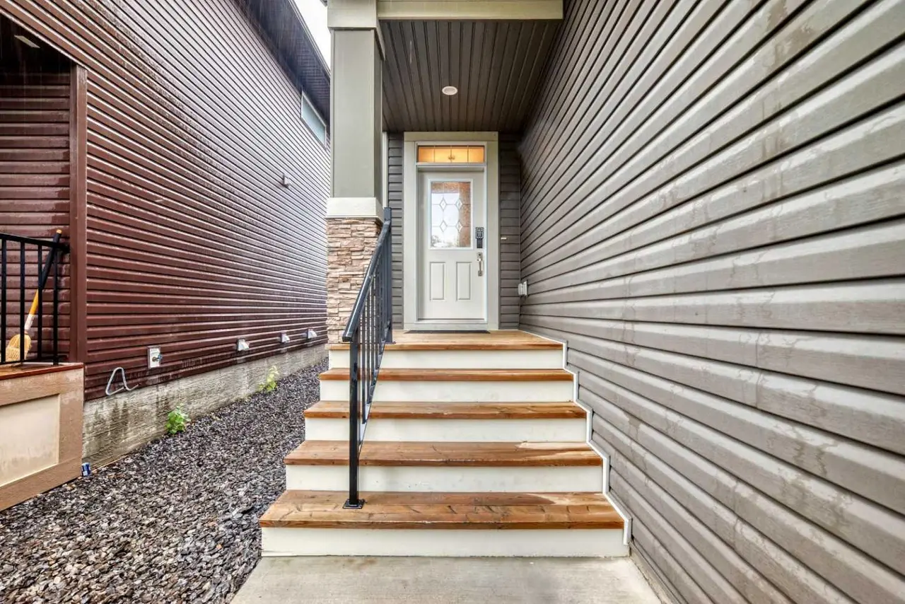 230 Legacy Mews SE