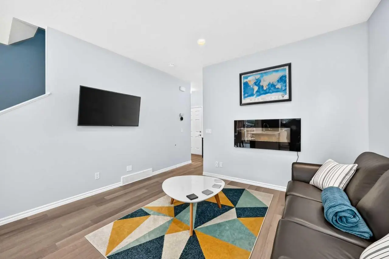 230 Legacy Mews SE