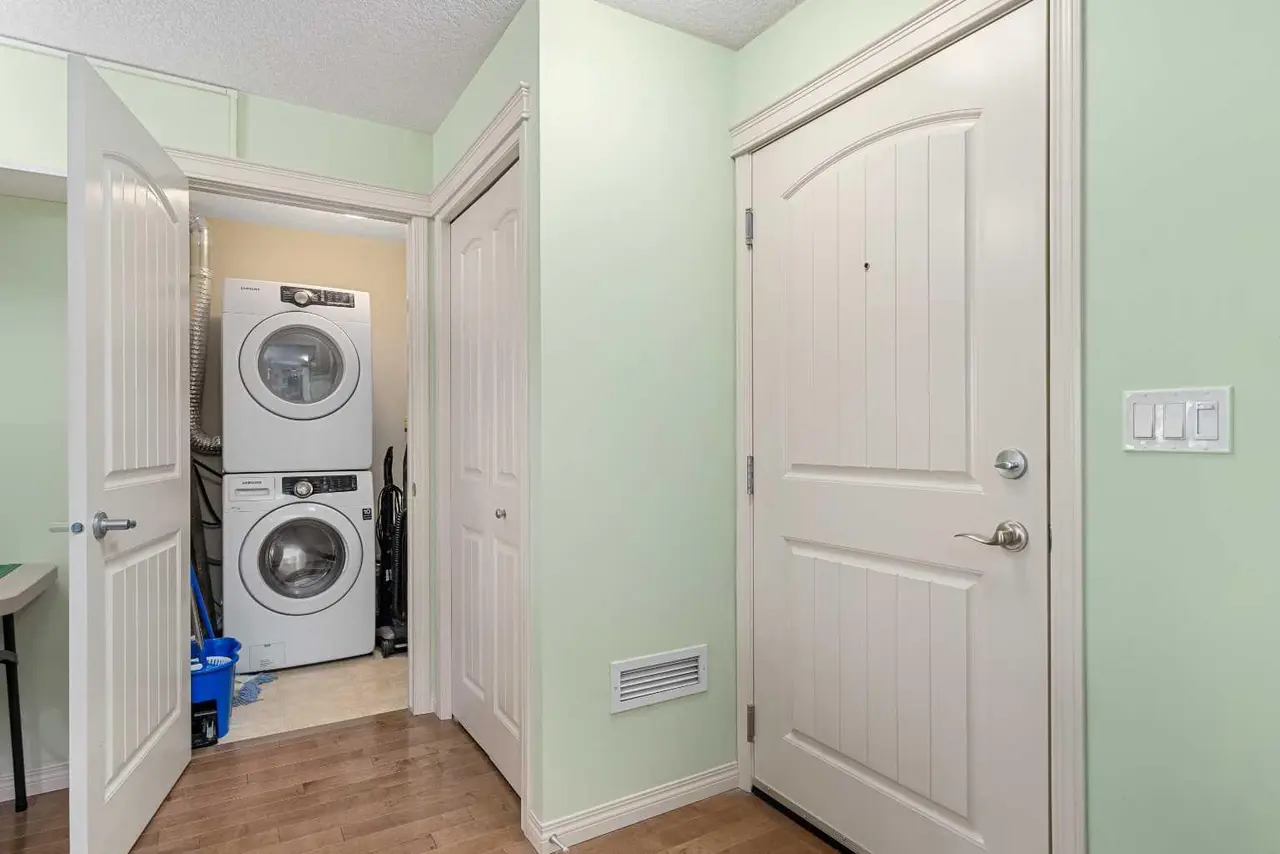 208, 304 Cranberry Park SE