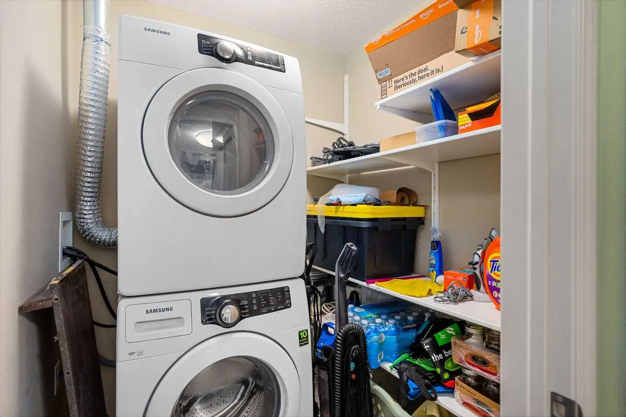 208, 304 Cranberry Park SE