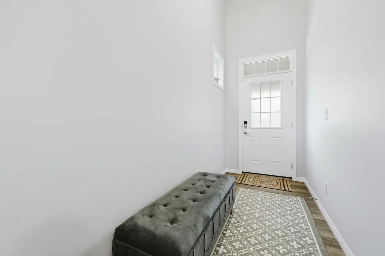 102 Yorkville Green SW