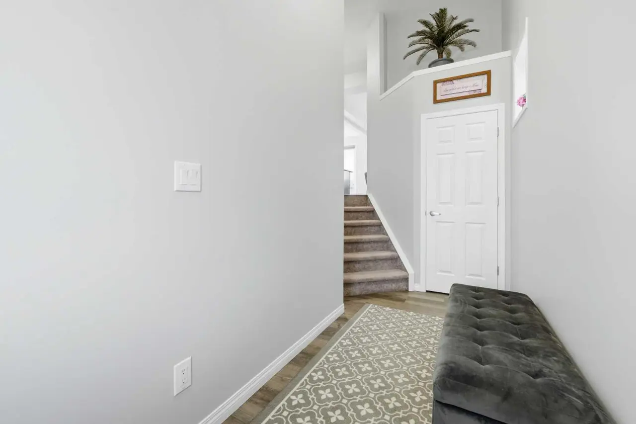 102 Yorkville Green SW