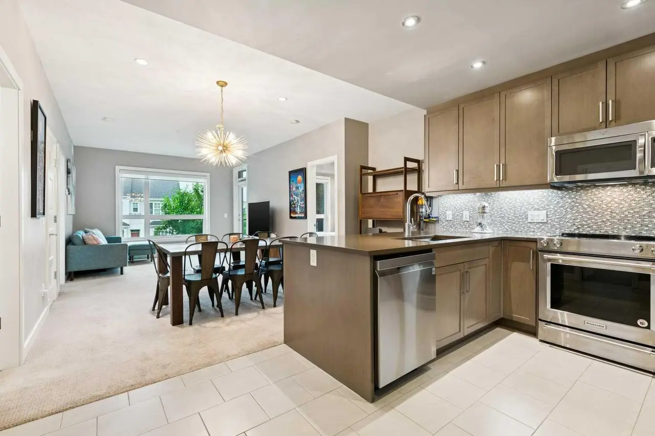 215, 145 Burma Star Road SW