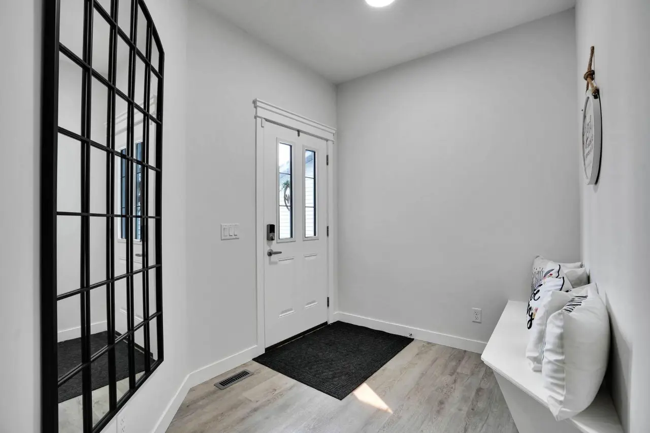 159 Hotchkiss Manor SE