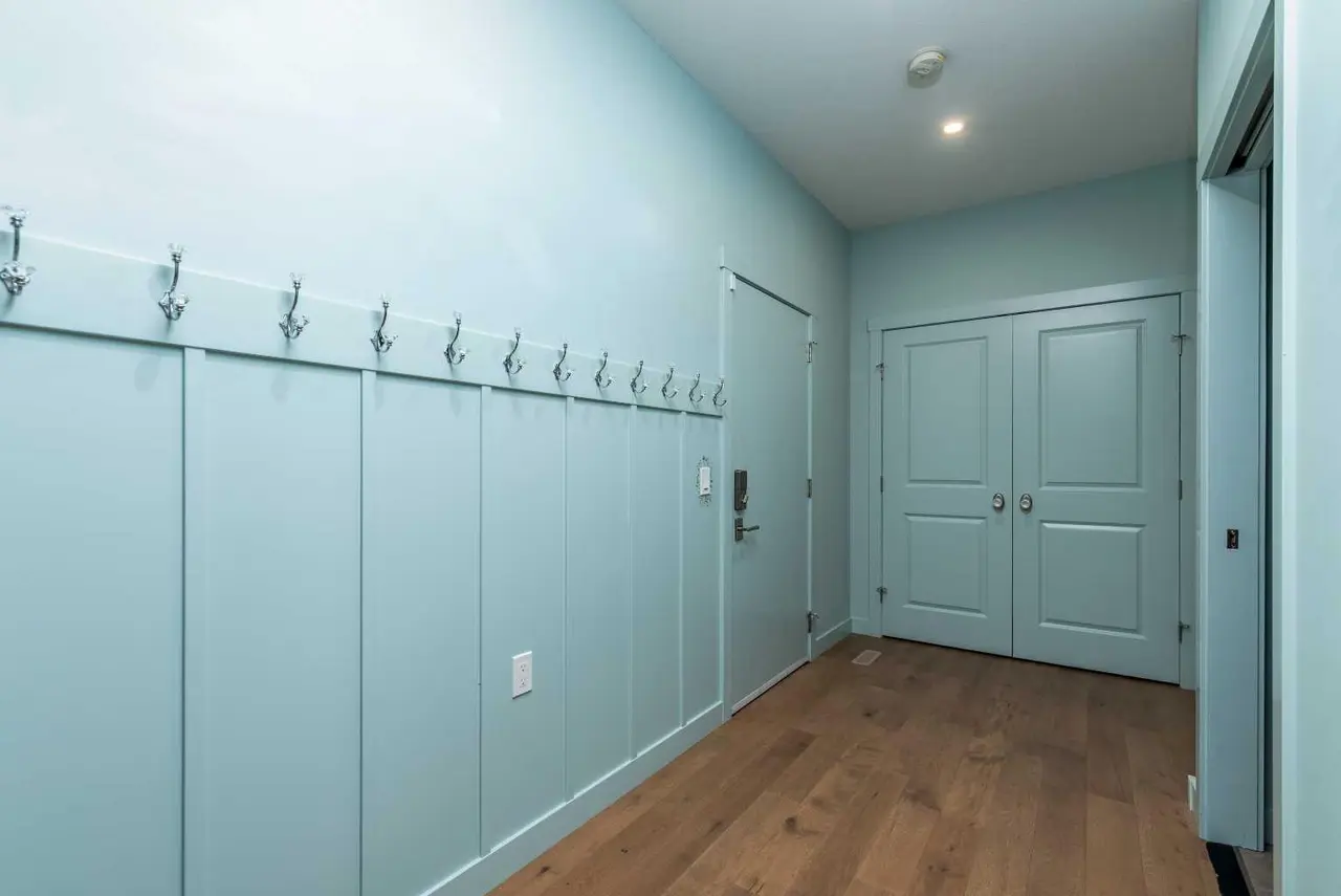 6113 20 Street Close 