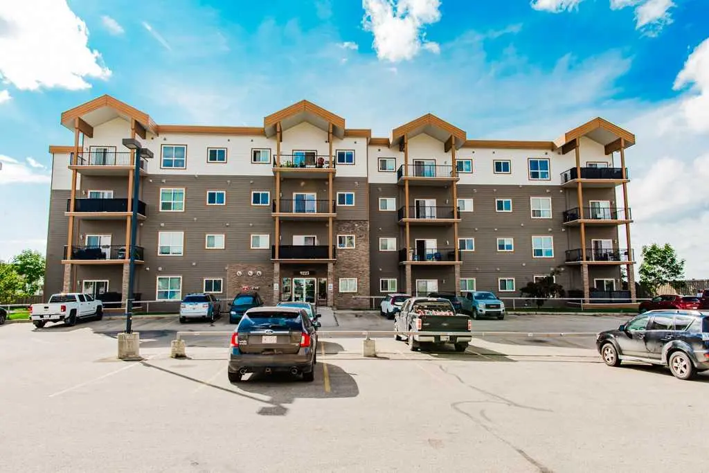 203, 9225 LAKELAND DR  