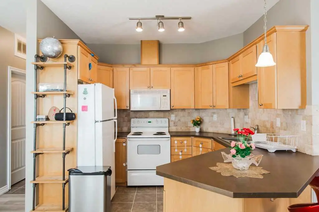 203, 9225 LAKELAND DR  