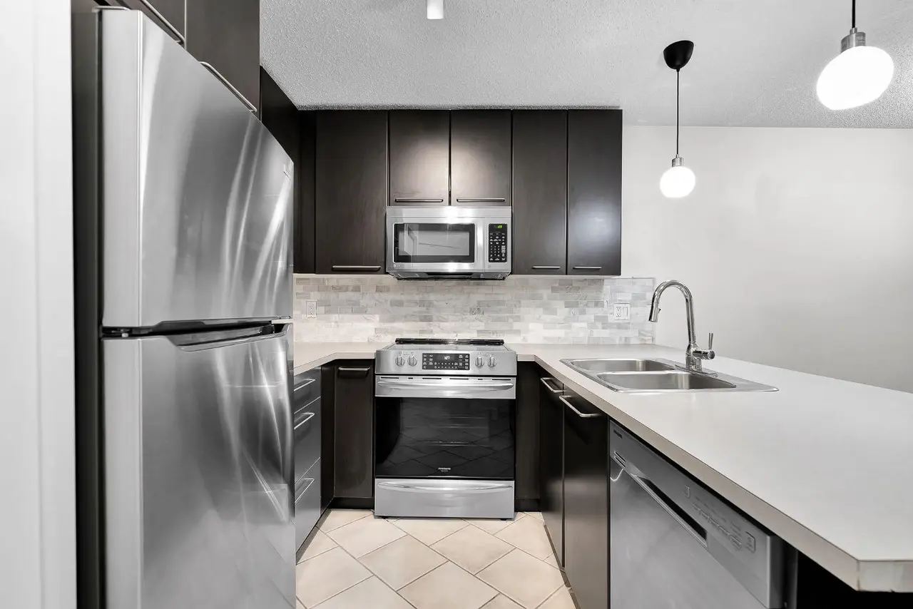 132, 35 Richard Court SW