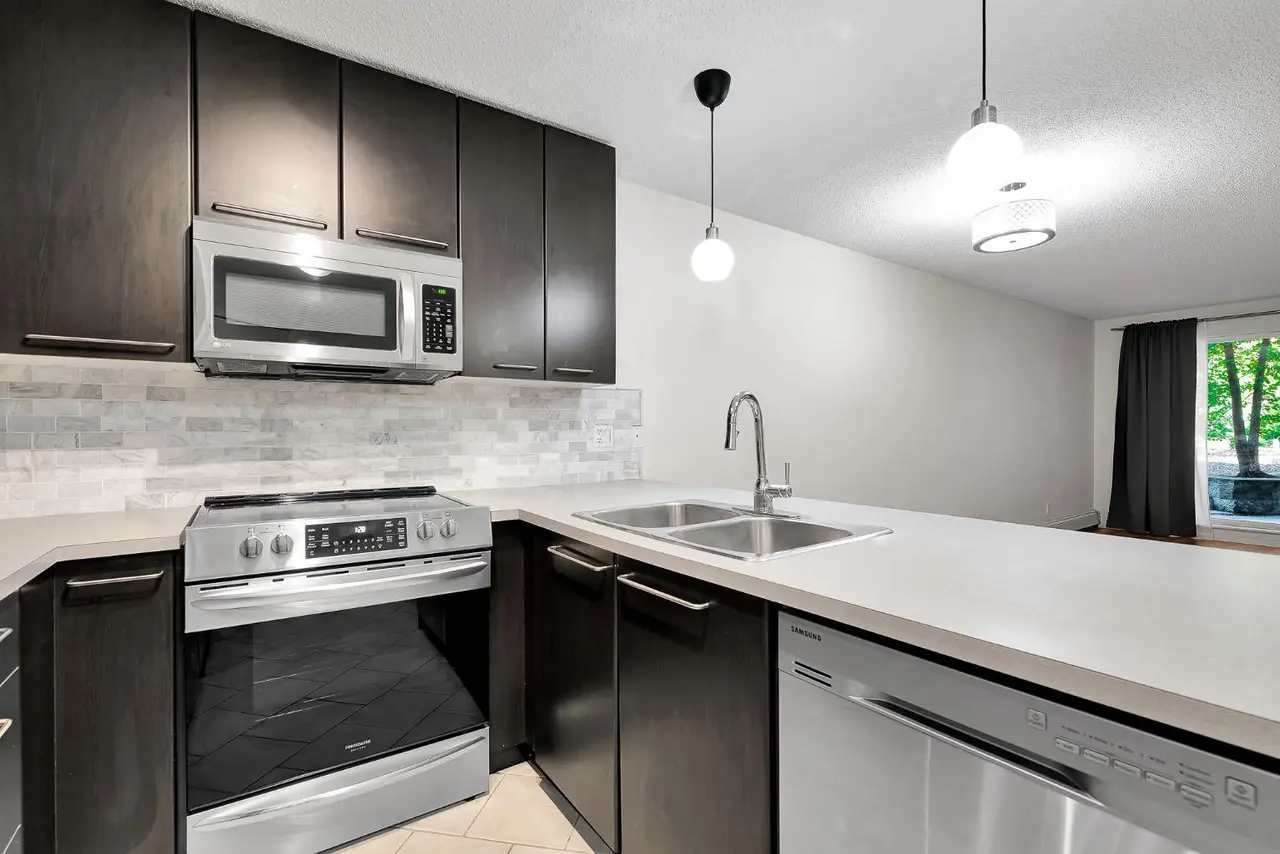 132, 35 Richard Court SW