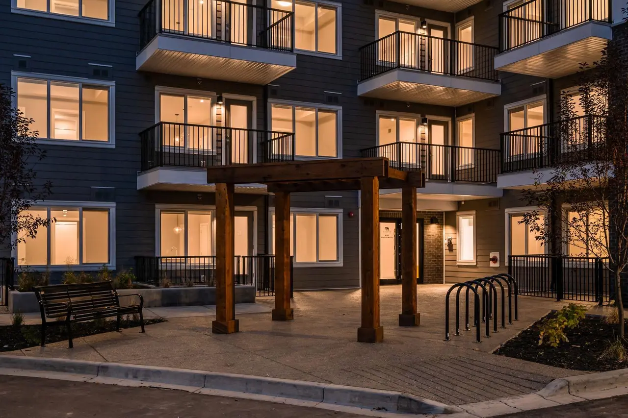 1305, 44 Skyview Parkway NE