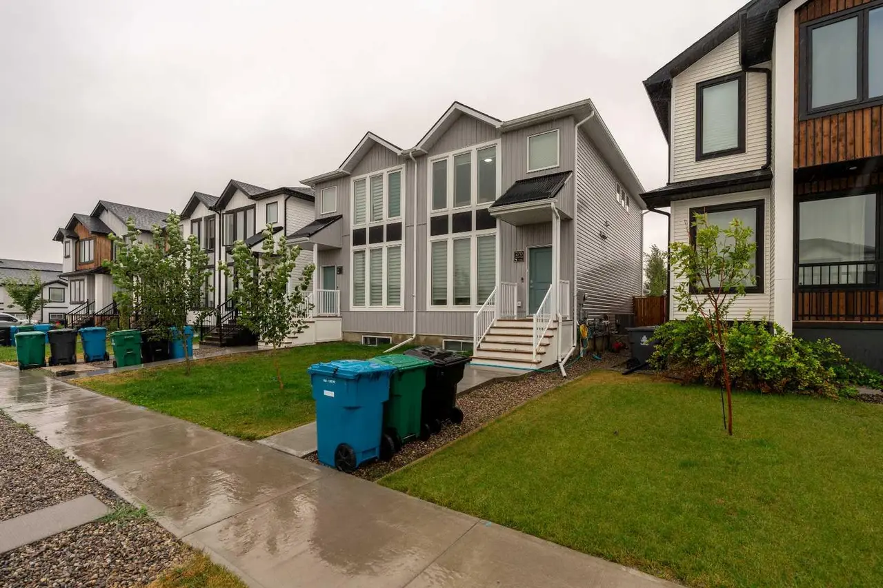 270 Grassland Boulevard W