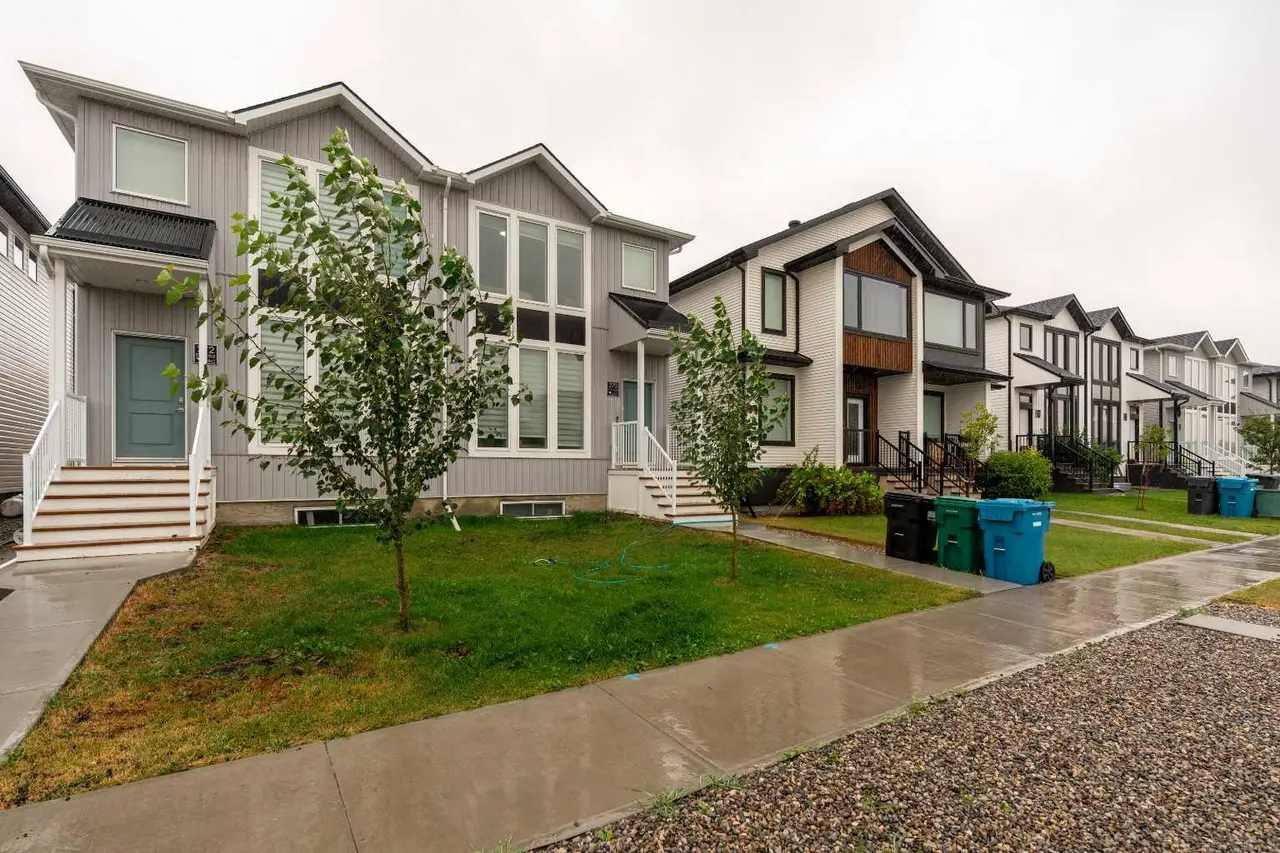 270 Grassland Boulevard W