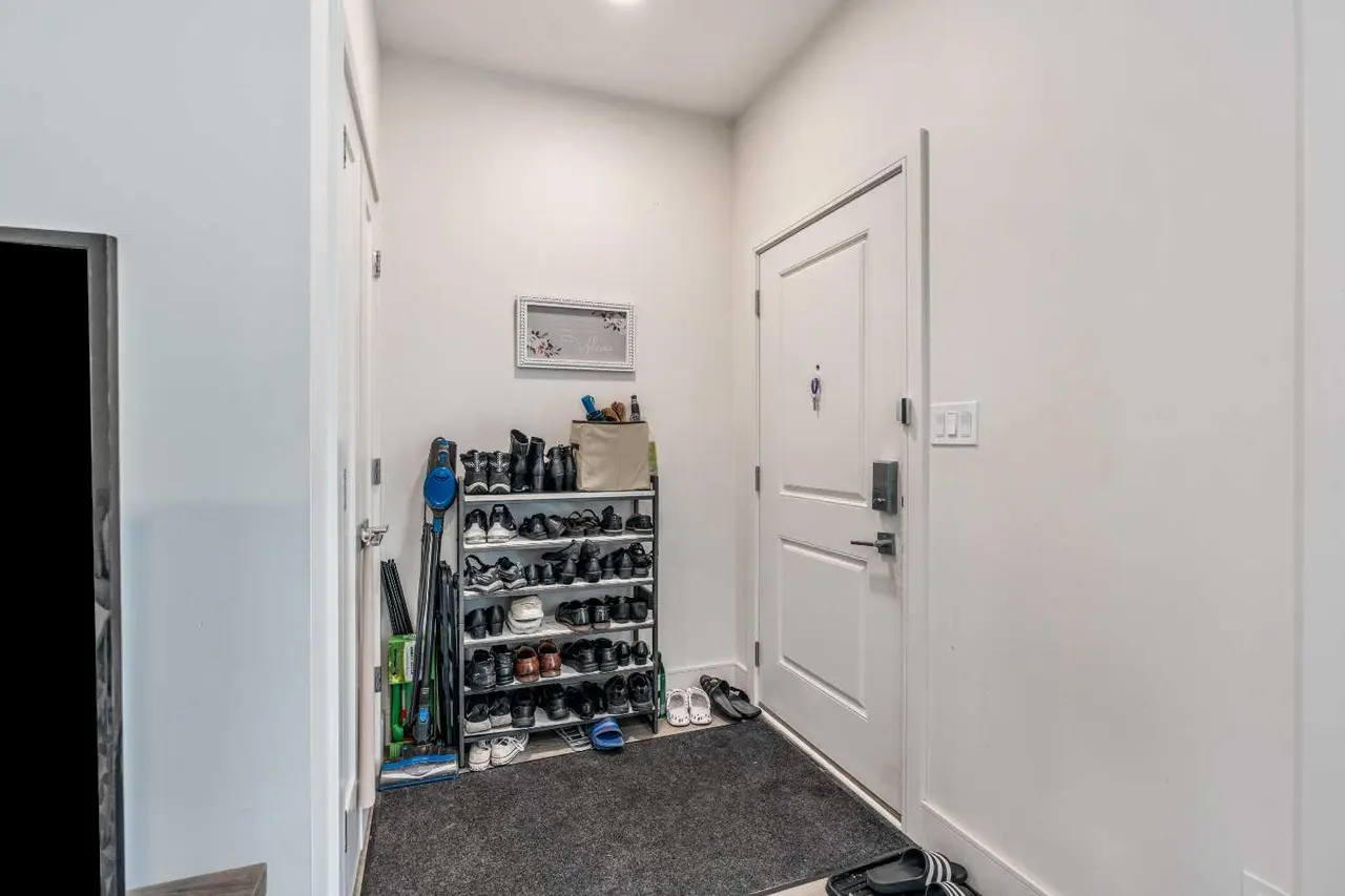 270 Grassland Boulevard W