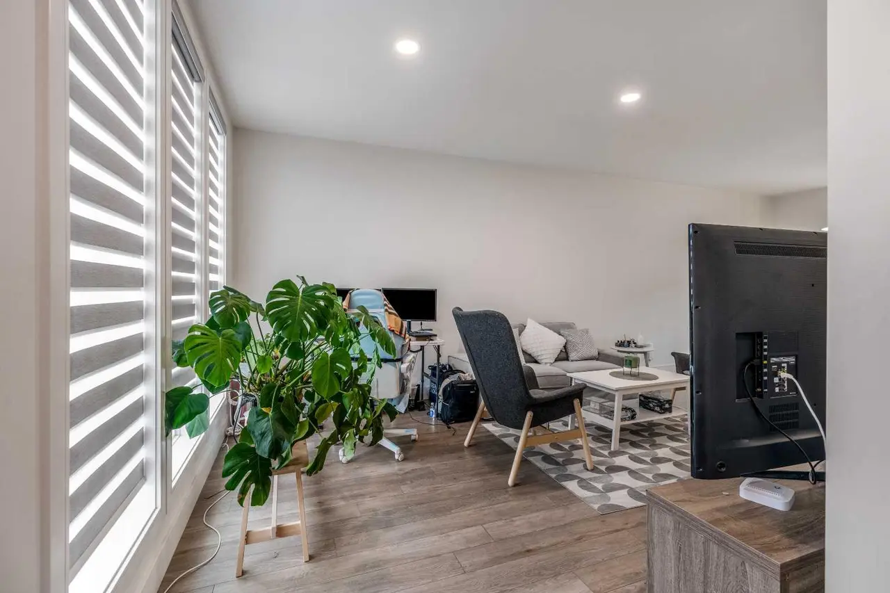 270 Grassland Boulevard W