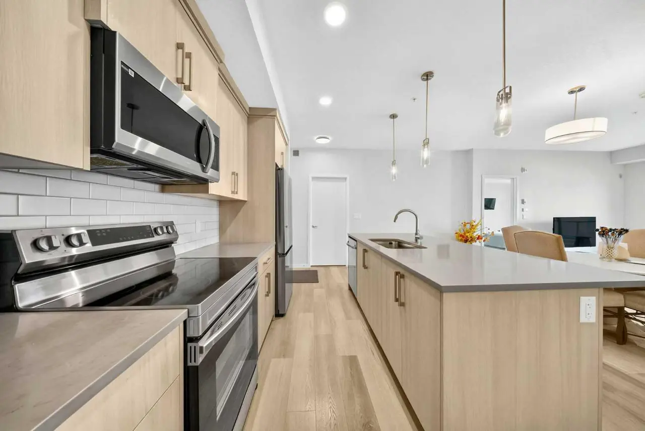 1211, 220 Seton Grove SE