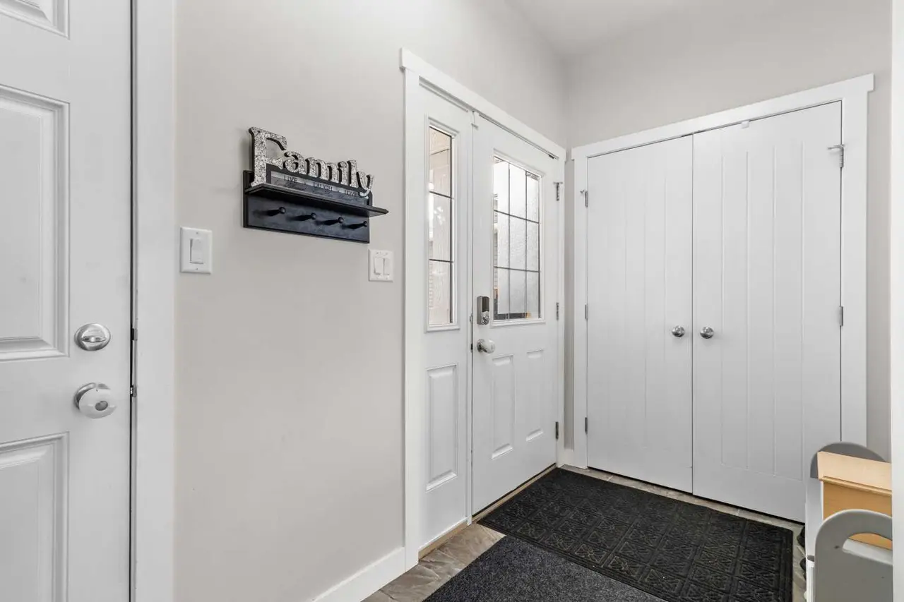8 Sullivan Close 