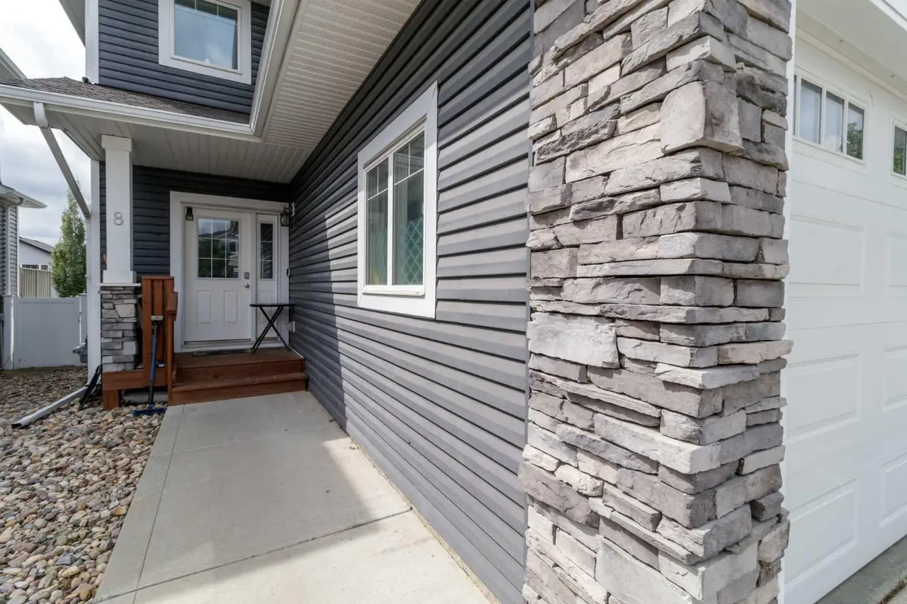 8 Sullivan Close 