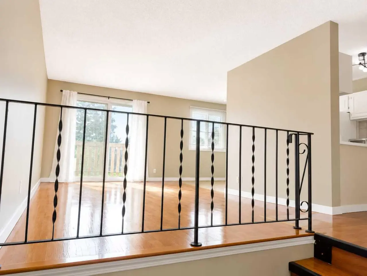 35, 5 Acadia Road W