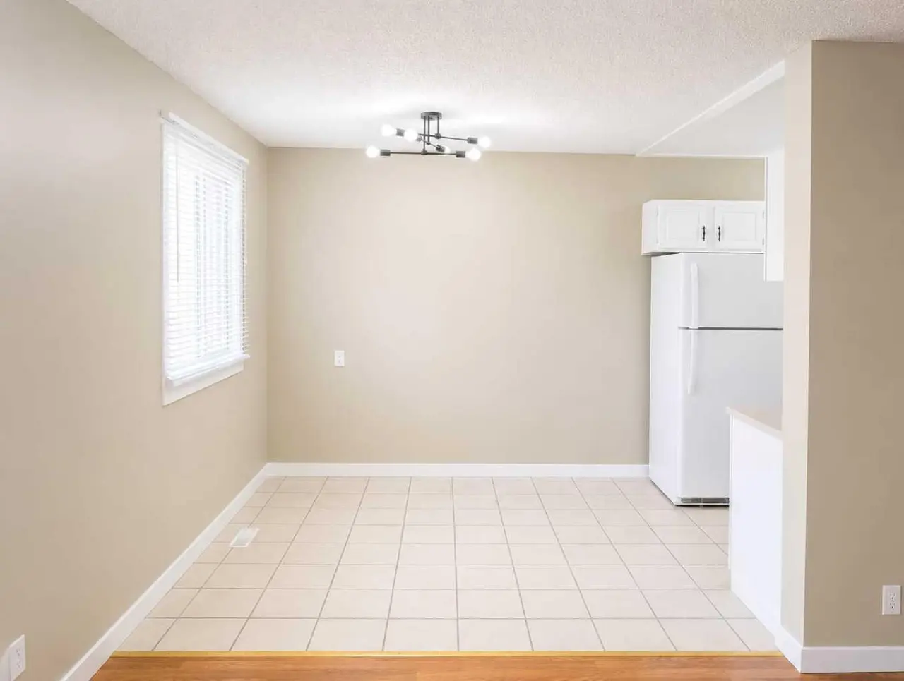 35, 5 Acadia Road W