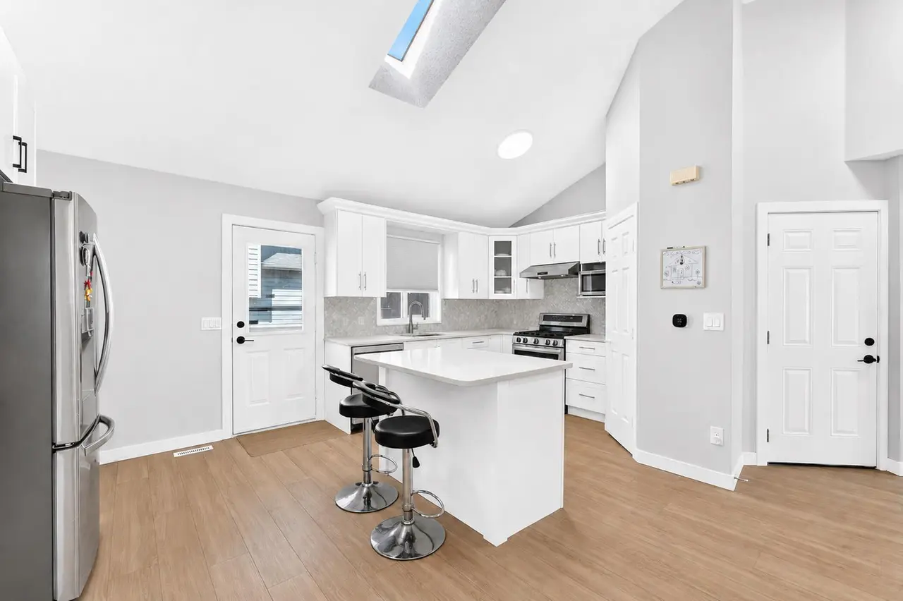 315 Appleglen Place SE